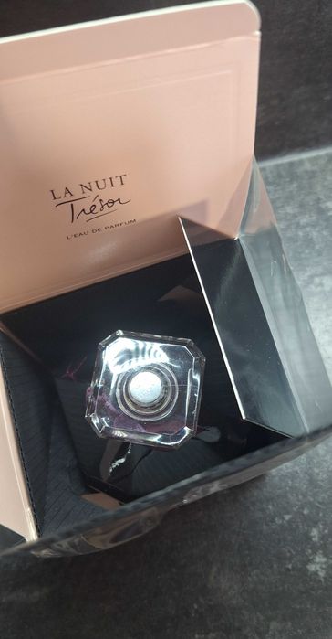 Pusty flakon i karton z folią po perfumach LANCOME