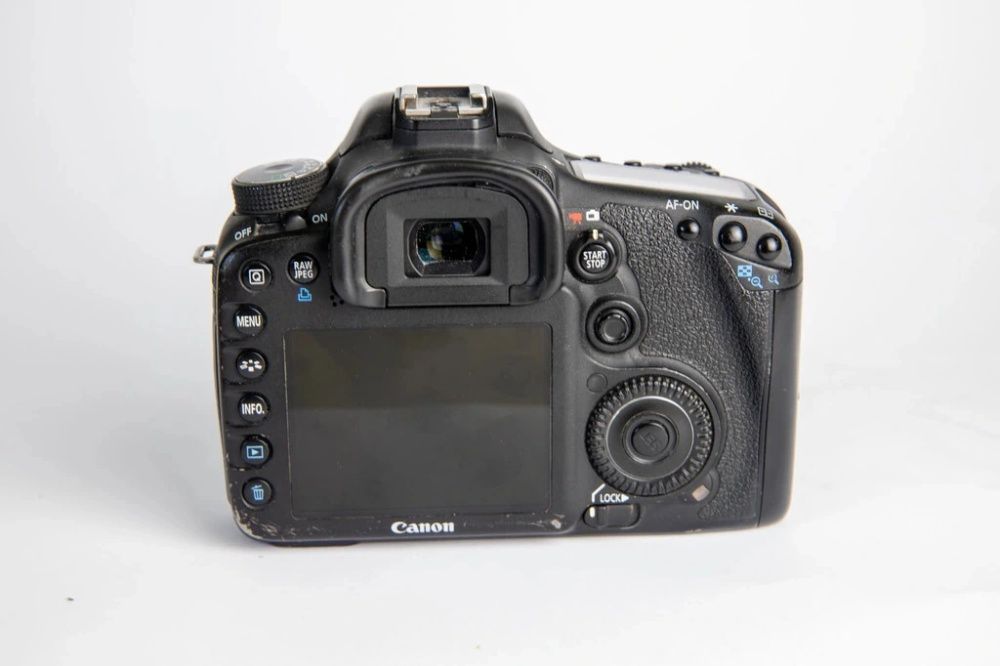 Canon EOS 7D ładowarka akumulator i karta CF