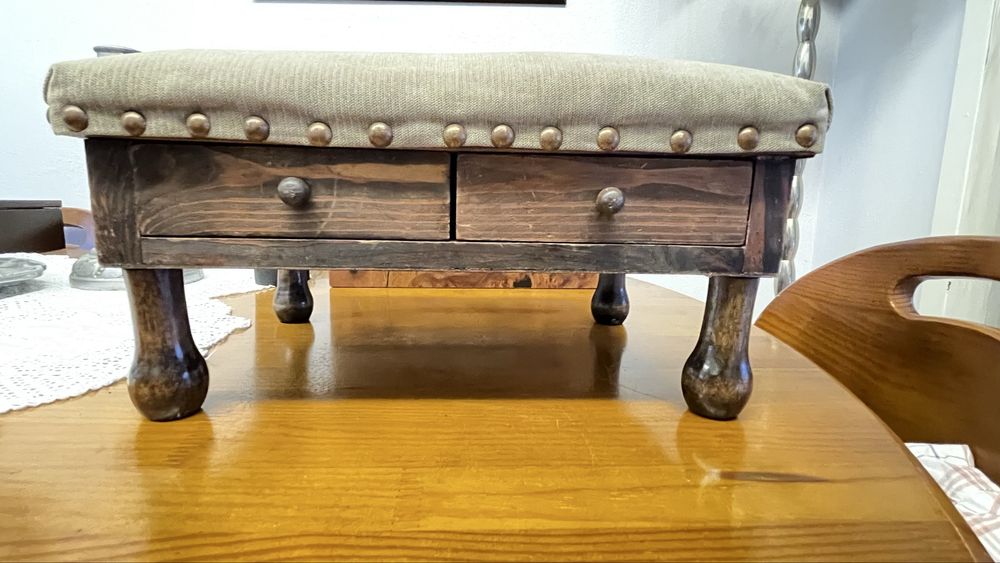 Apoio de pés/footstool, com gavetas