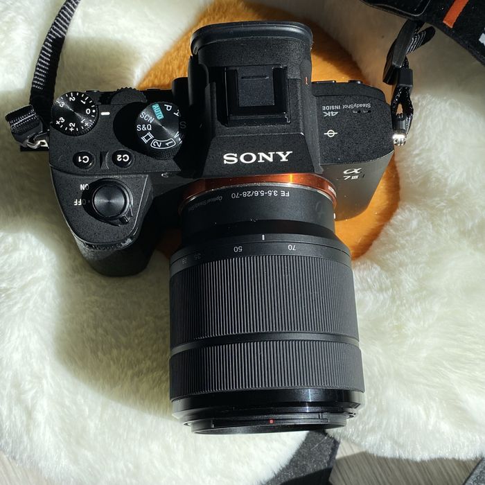 Sony Alpha A7 Mark III + FE 28-70mm f/3.5-5.6