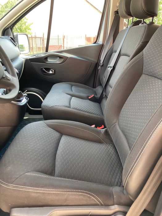 Wypożyczenie Wynajem Busów 9 osobowych Opel Vivaro Long