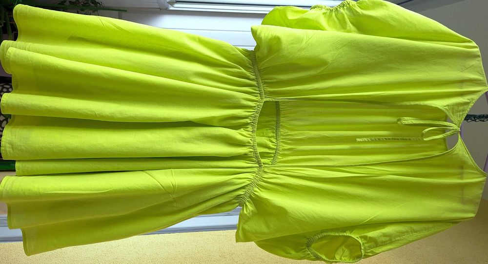 Limonkowa bawełniana krótka sukienka V by Very