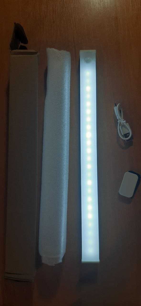 Светодиодная лампа с аккумулятором и датчиком движения .