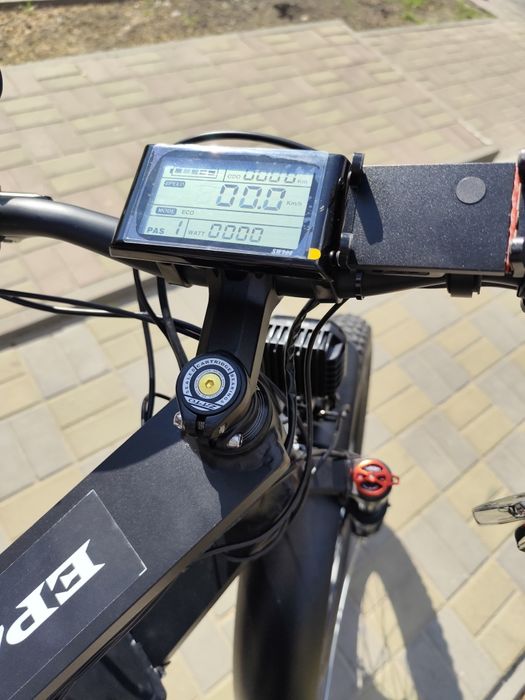 Потужний повнопривідний електрофетбайк