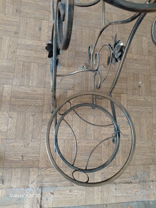 Стійка для одягу та квітів