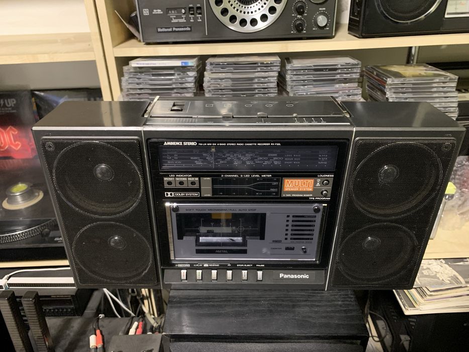 Магнітола Панасонік