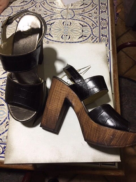 Dois pares de Sapatos "Sandálias" senhora