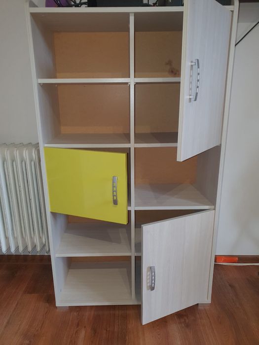 Biurko szafka  krzesło obrotowe  szafki wiszące