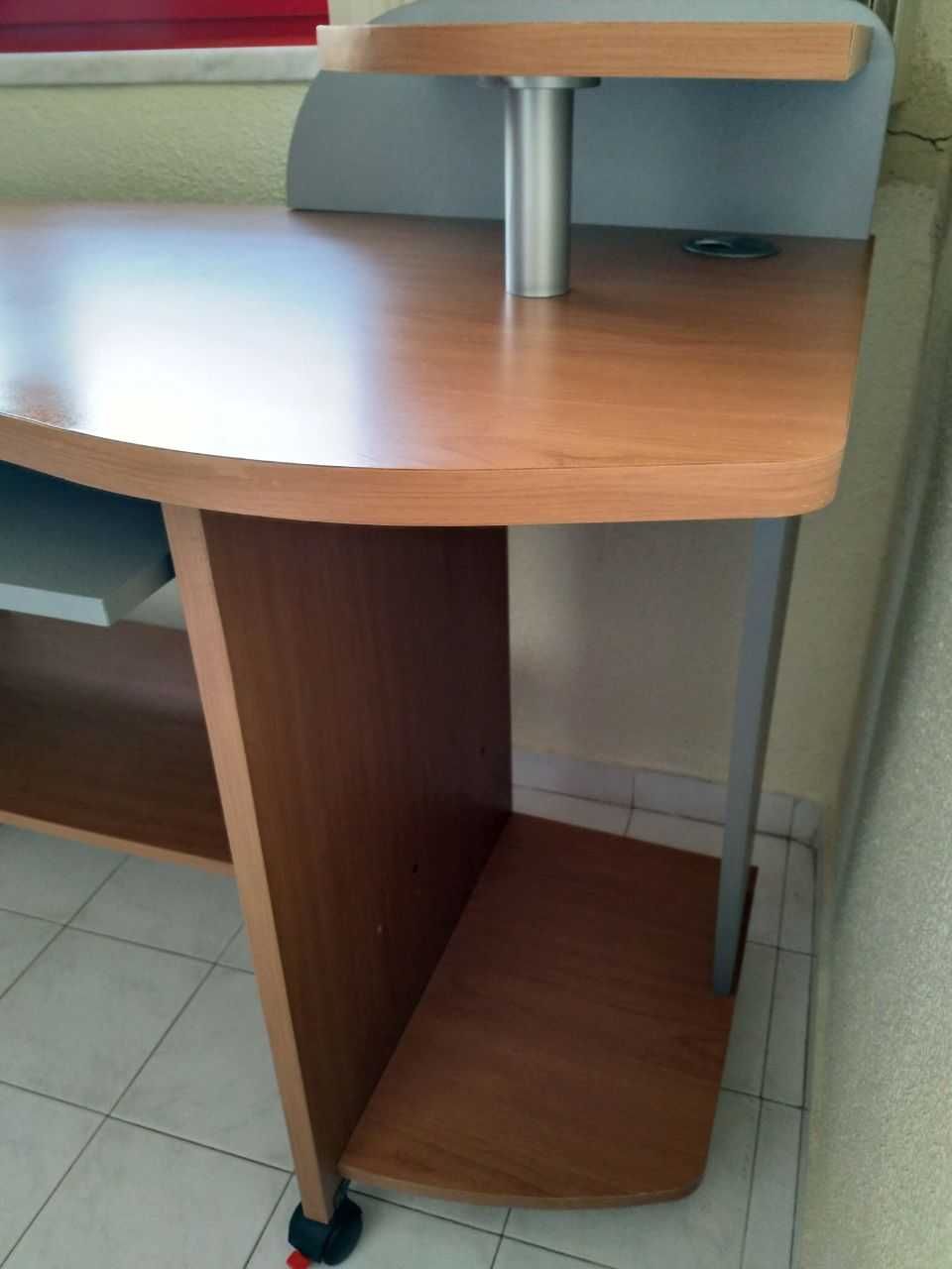 Secretária para computador