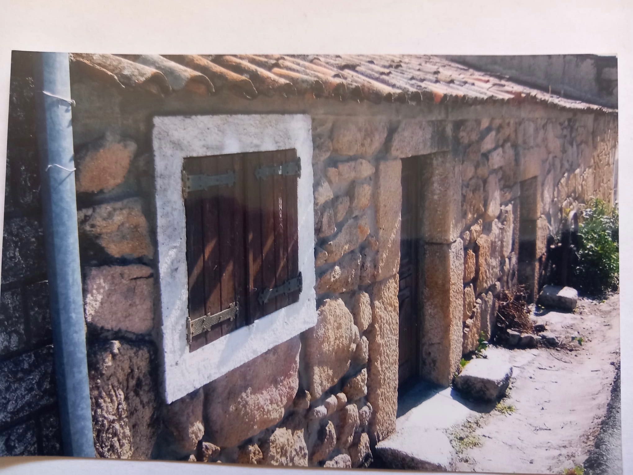 Vendo 2 casas anexas em granito