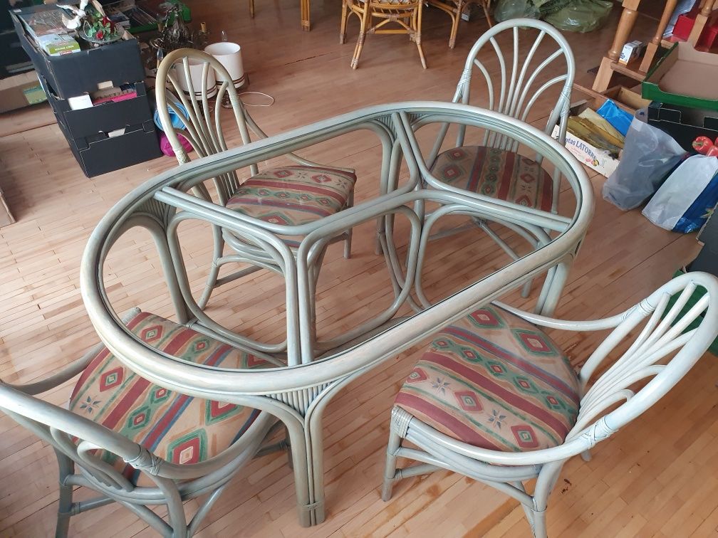 Stół i krzesła ratanowe