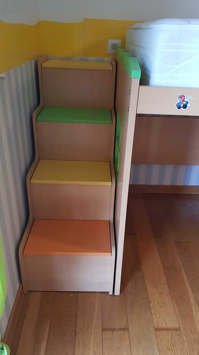 Cama quarto criança com secretária