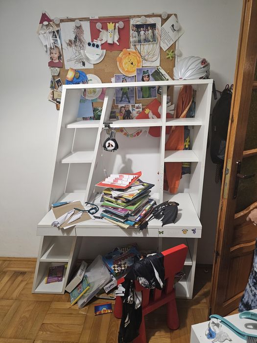 Regał z biurkiem dziecięcy