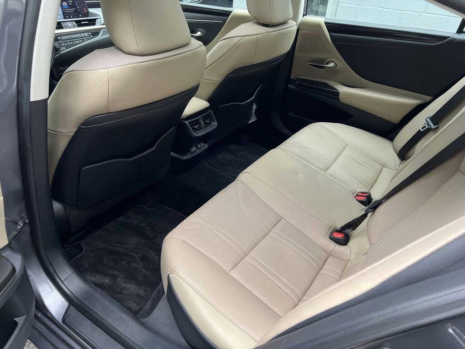 Lexus ES 350 Luxury      2019
