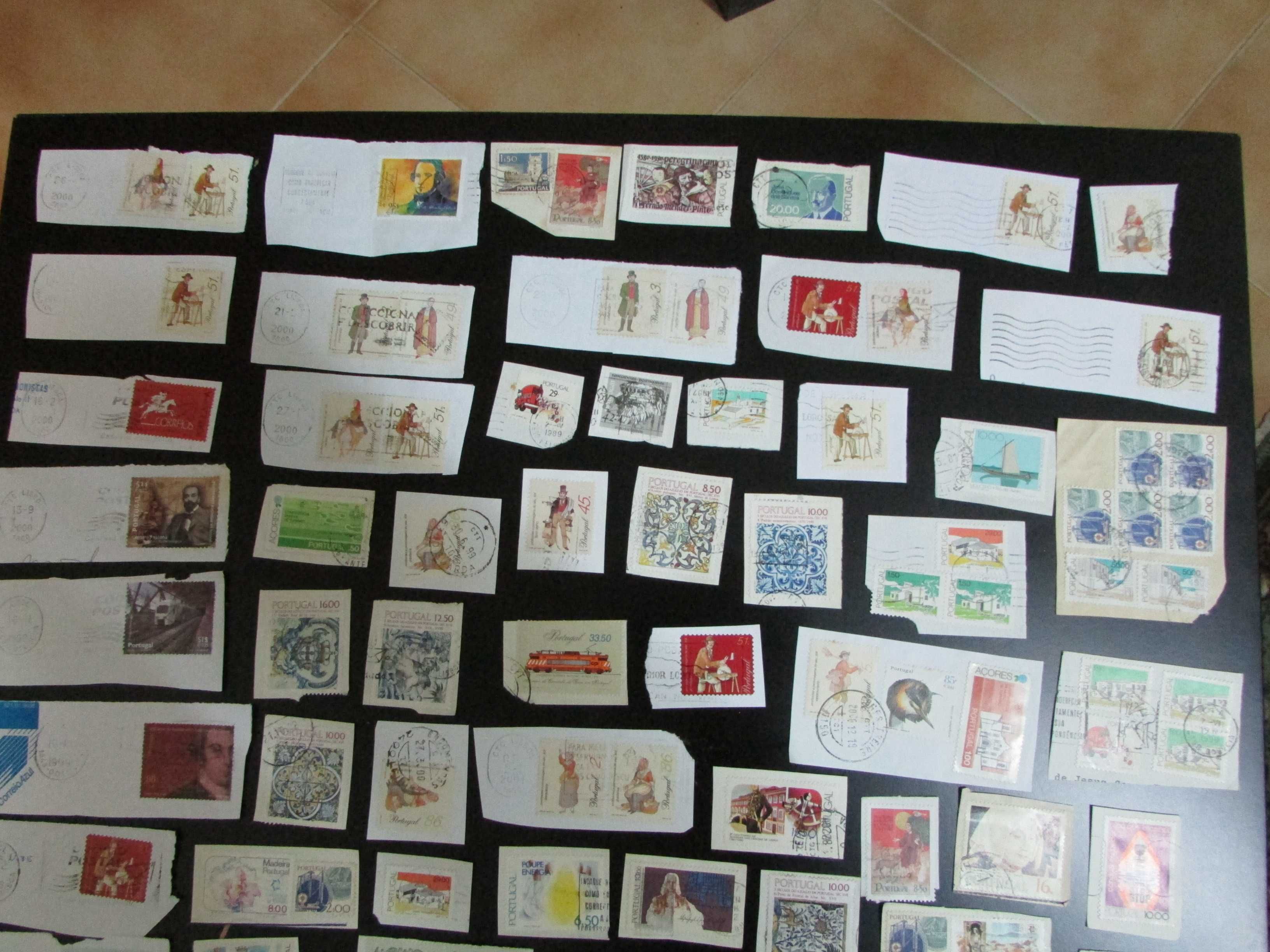 Filatelia (Lote 16): +-300 selos usados Portugal anos 80/90 em papel