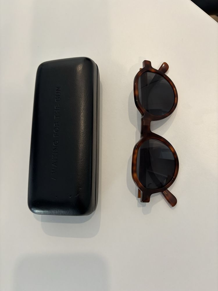 Oculos waiting for the sun