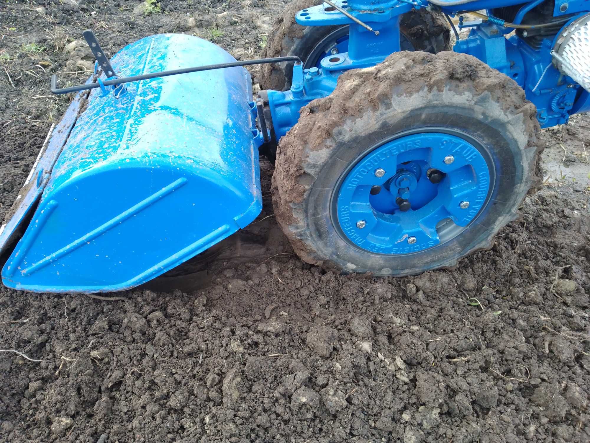 Traktor ogrodowy dzik Staub