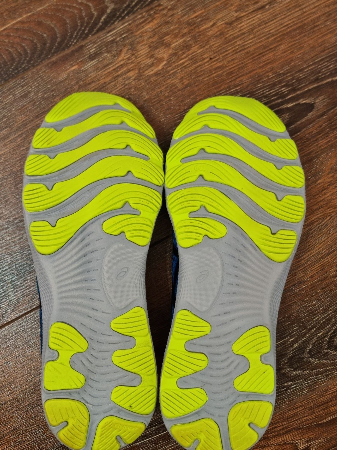 Оригінал 100% чоловічі кросівки asics nimbus 24 eur 44
