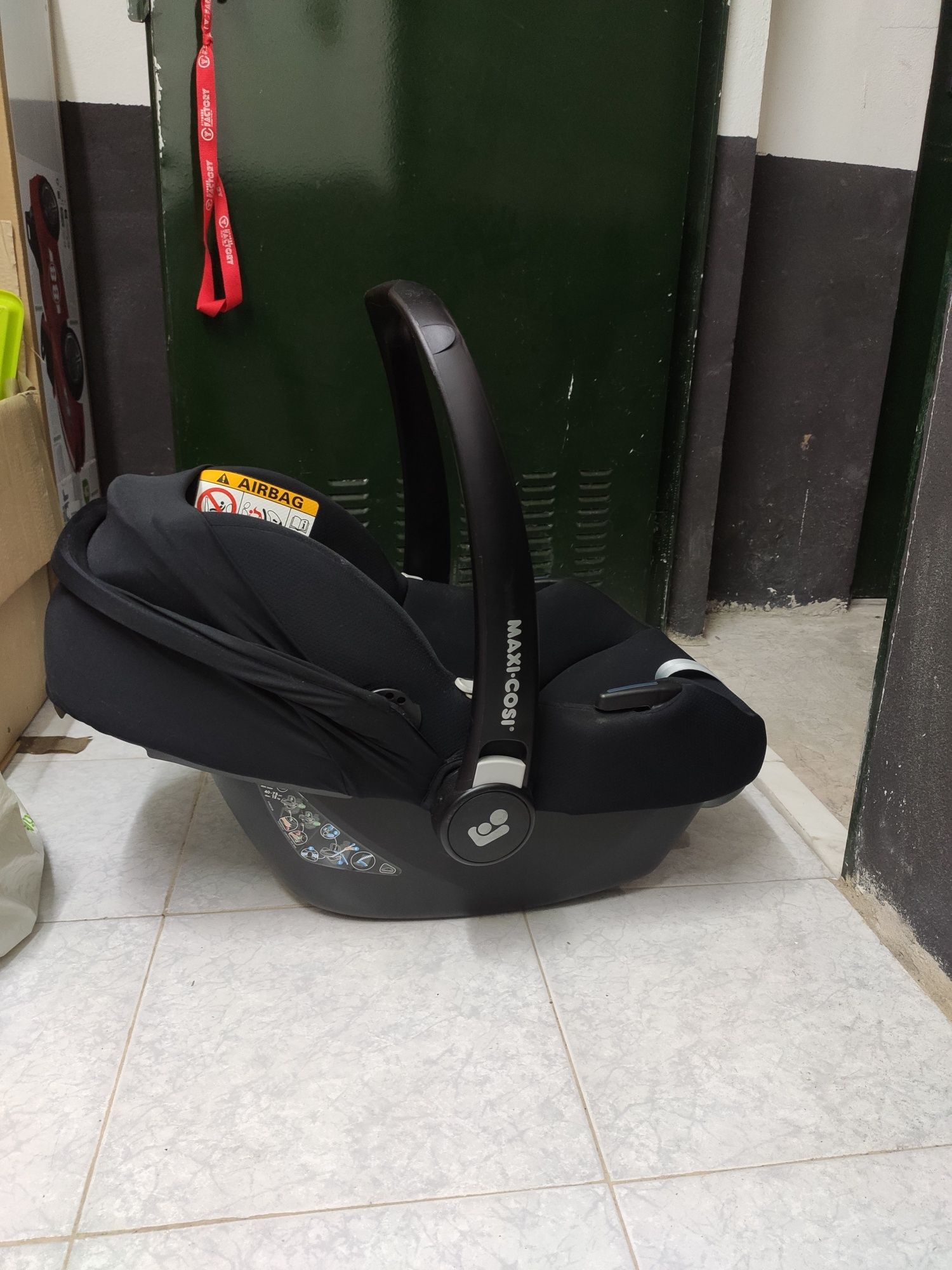 Trio Maxi Cosi Zelia 3 com base isofix e suportes