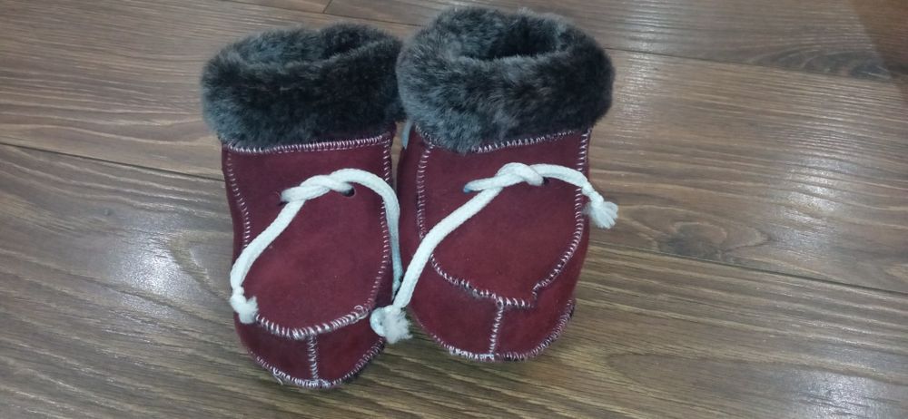 Niechodki góralskie, skóra nat. z futerkiem, r. 18, unisex nowe