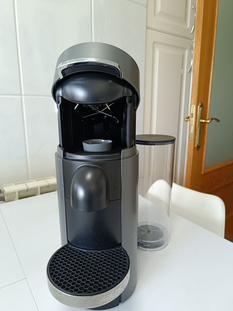Máquina café Nespresso vertuo
