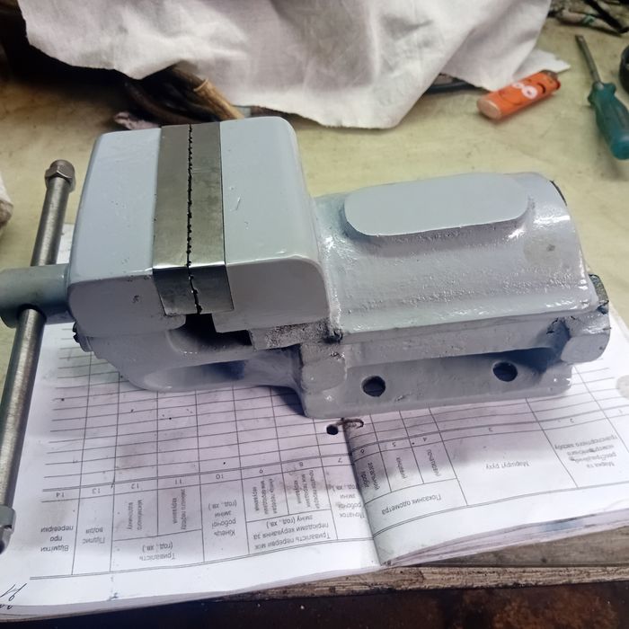 Тиски  ссср      советских времен.