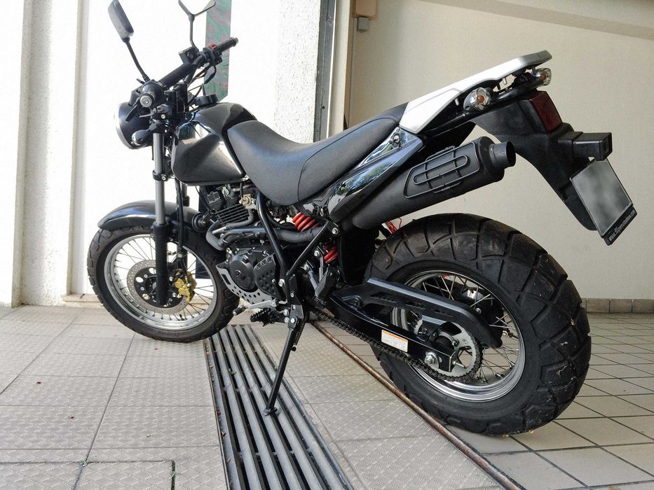 Mota Cafe Racer 125 / Hyosung RT Karion (vintage classic / scrambler)