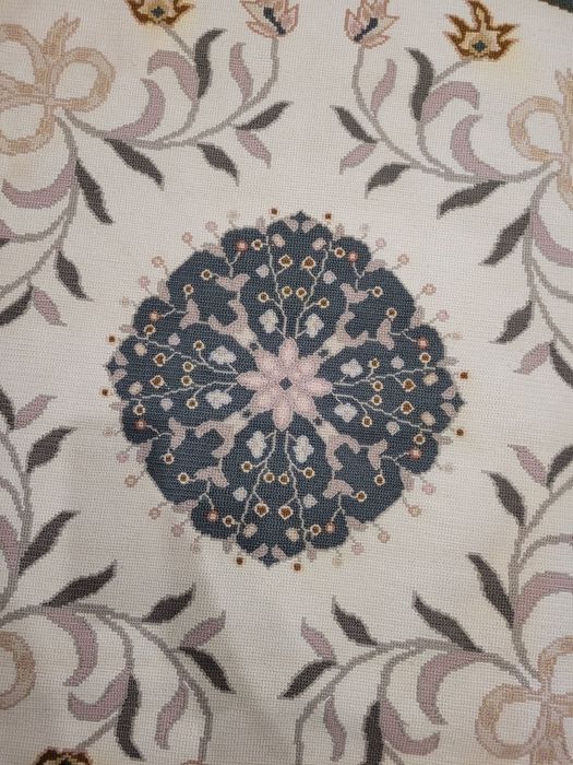 Tapete redondo ponto de arraiolos