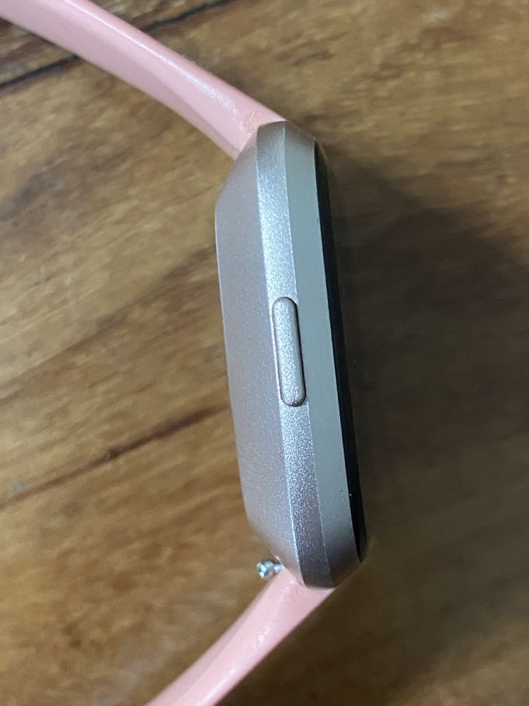 Zegarek fitbit versa srebrny
