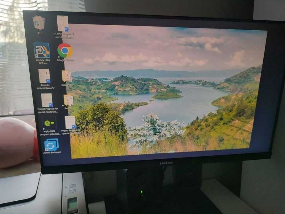 Komputer stacjonarny gaminhgowy AMD Ryzen 7 2700X