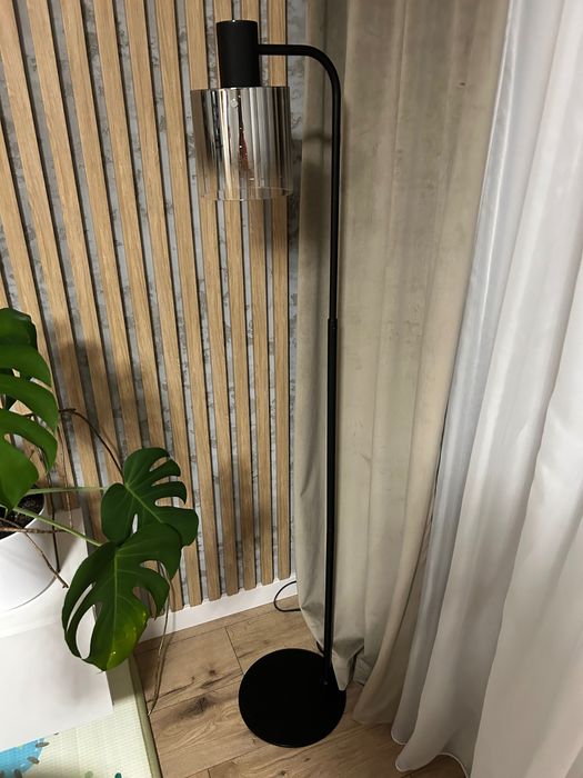 Lampa stojąca do salonu