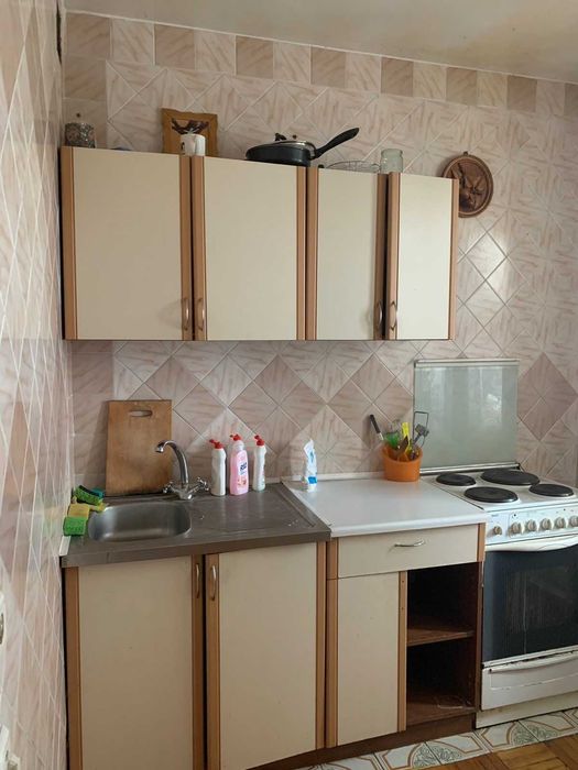 м.Позняки.Комната  под ключ  БЕЗ ХОЗЯЕВ  для  девушки  ул.Мишуги 7