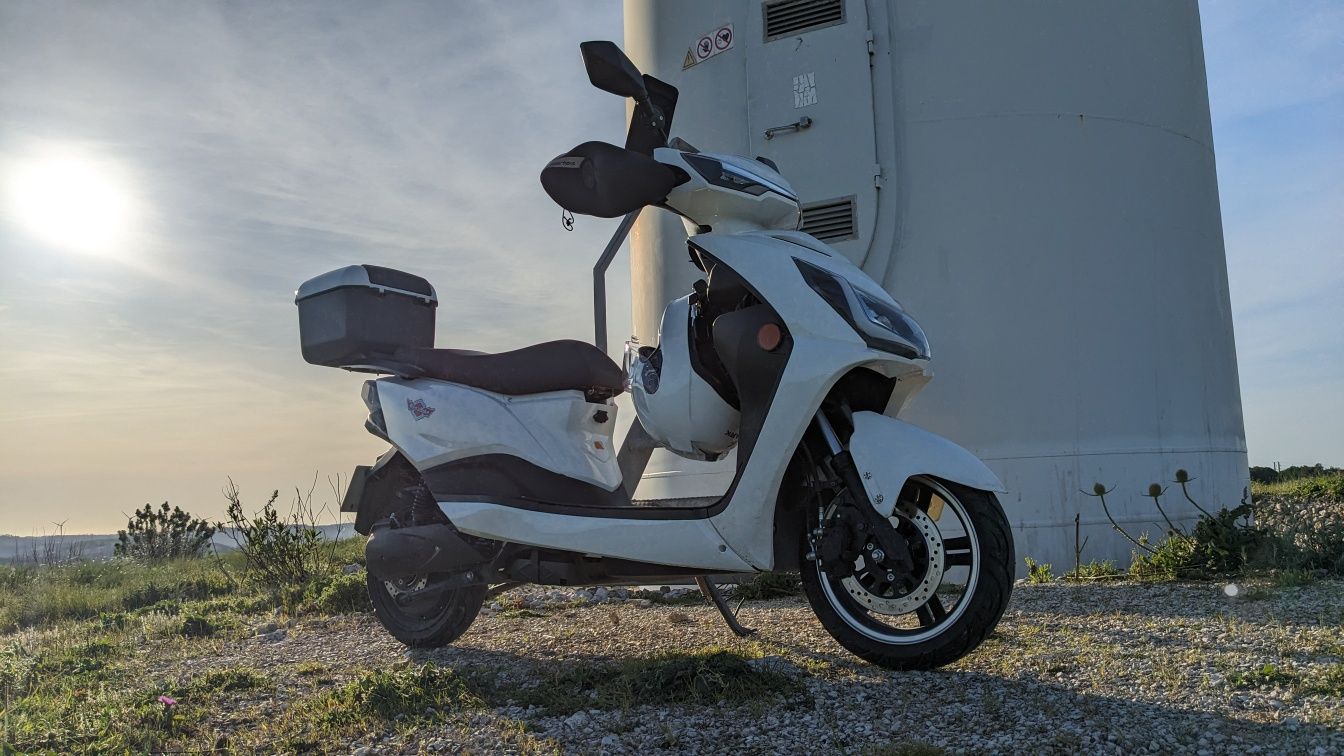 Scooter elétrica 72v 1500w semi nova matriculada