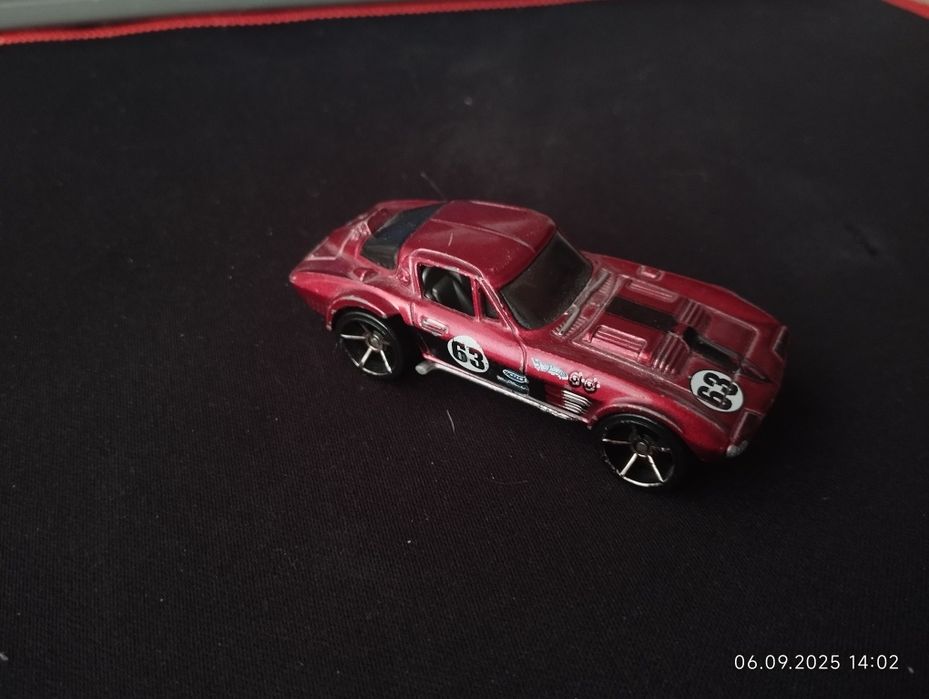 Коллекционная Hot Wheels Red Corvette Grand Sport Roadster