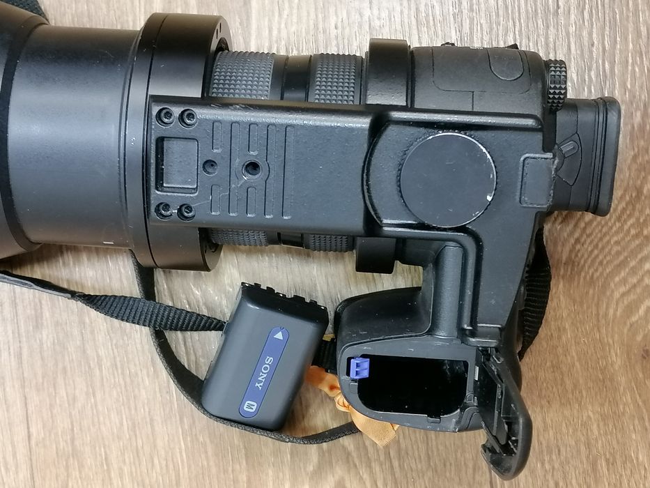 Фотоаппарат Sony DSC-R1 + Обектив Sony