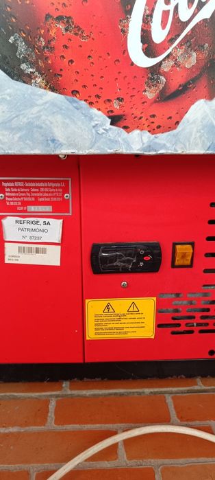 Arca Frigorífica da Coca Cola
Excelente peça da famosa marca
P