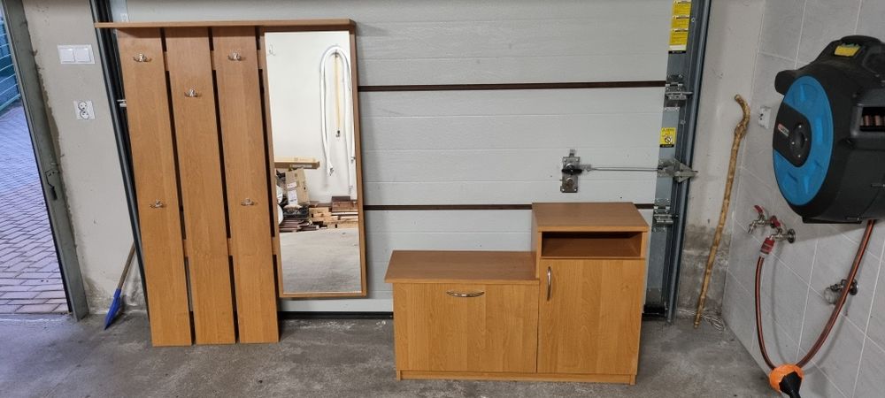 Zestaw mebli: wieszak ścienny i szafka na buty