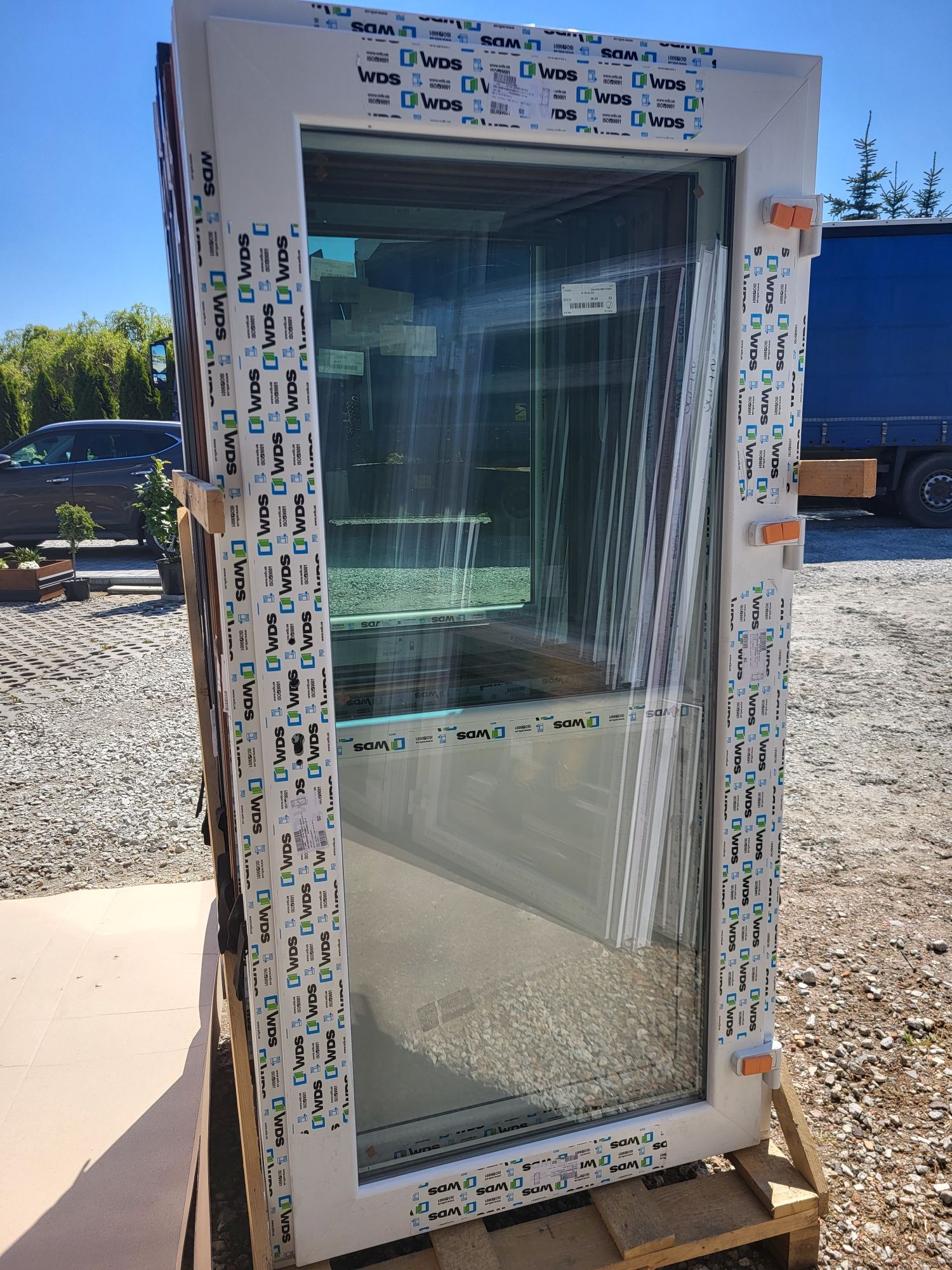 Drzwi zewnętrzne PCV 110x210 trzyszybowe