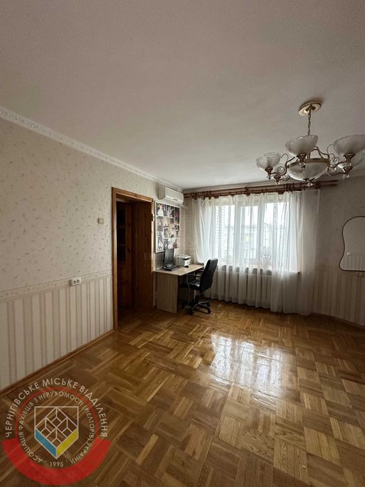 RLT I01 Продам 4 кімнатну квартиру в районі Льотного училища