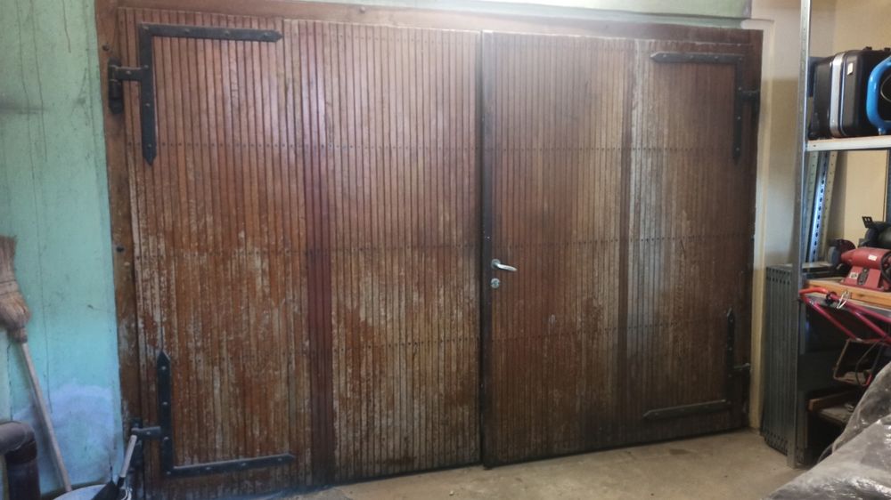 Drewniane drzwi garażowe