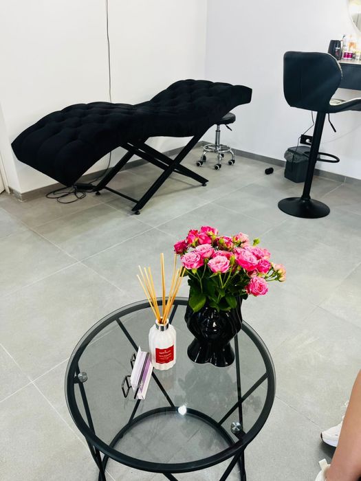 Здається робоче місце для Перукаря/Майстра манікю/бровіста