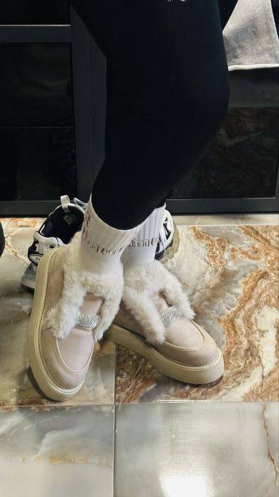 Продам нові жіночі ботики