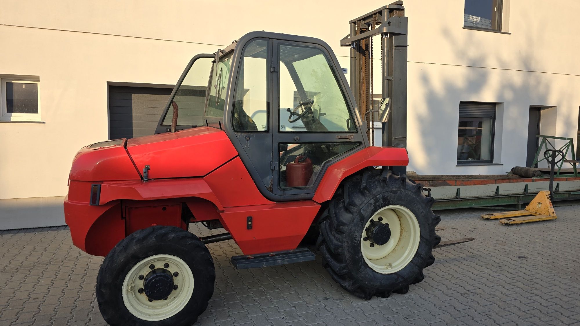 MANITOU M26-4 4×4 Wózek widłowy terenowy sprowadzony