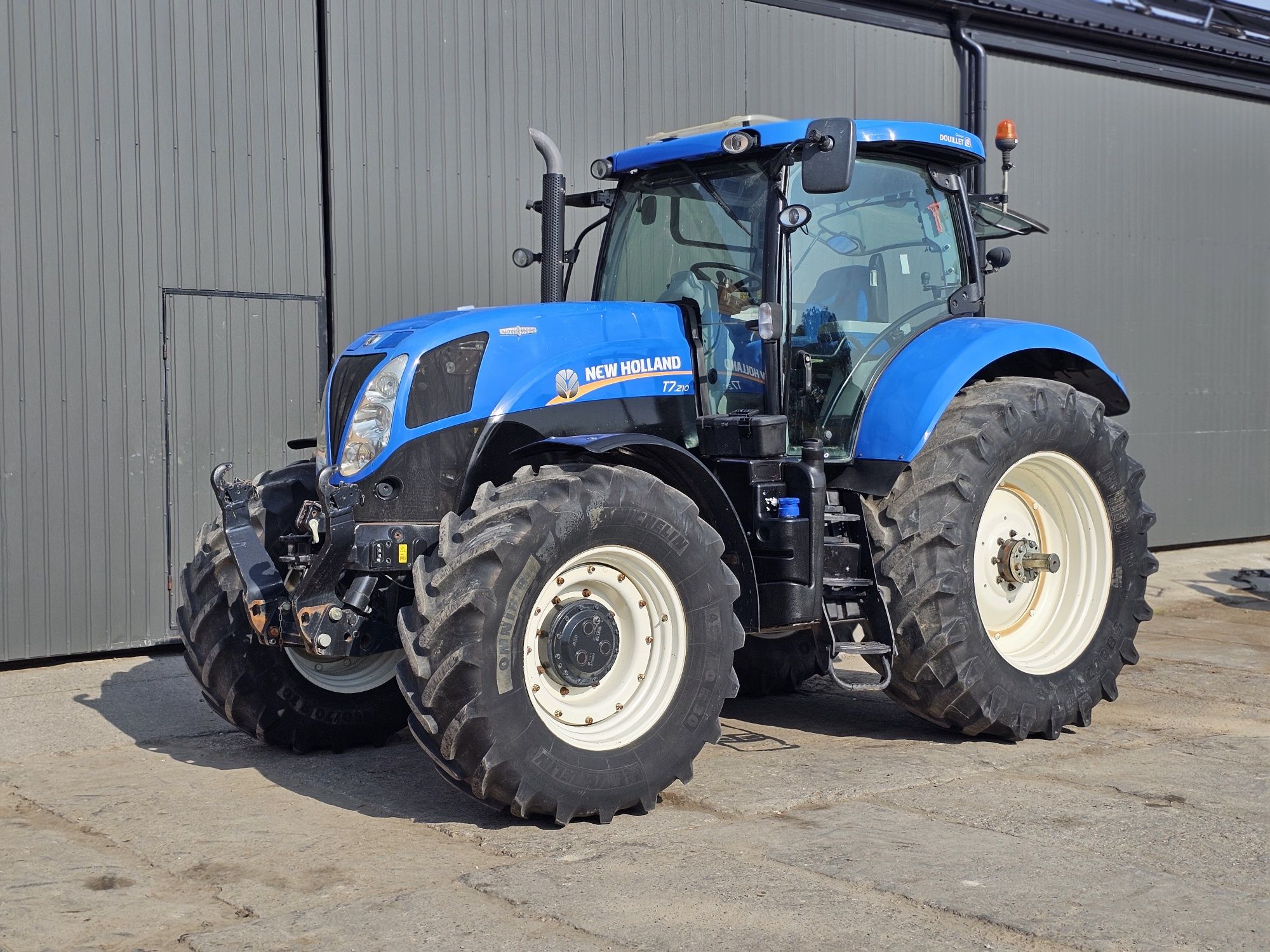 New Holland T7 210 AC 15r 5200h opony 60% (t7 235 Puma 6930.6485.7490