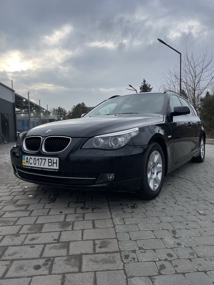 Автомобіль BMW 520 (E61)