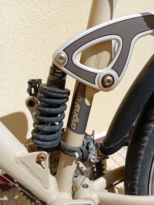 Btwin 700 full suspension rodas 28"