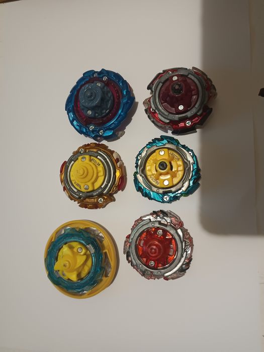 Продам Бейблейд от хасбро и фафнир от Такара Томи