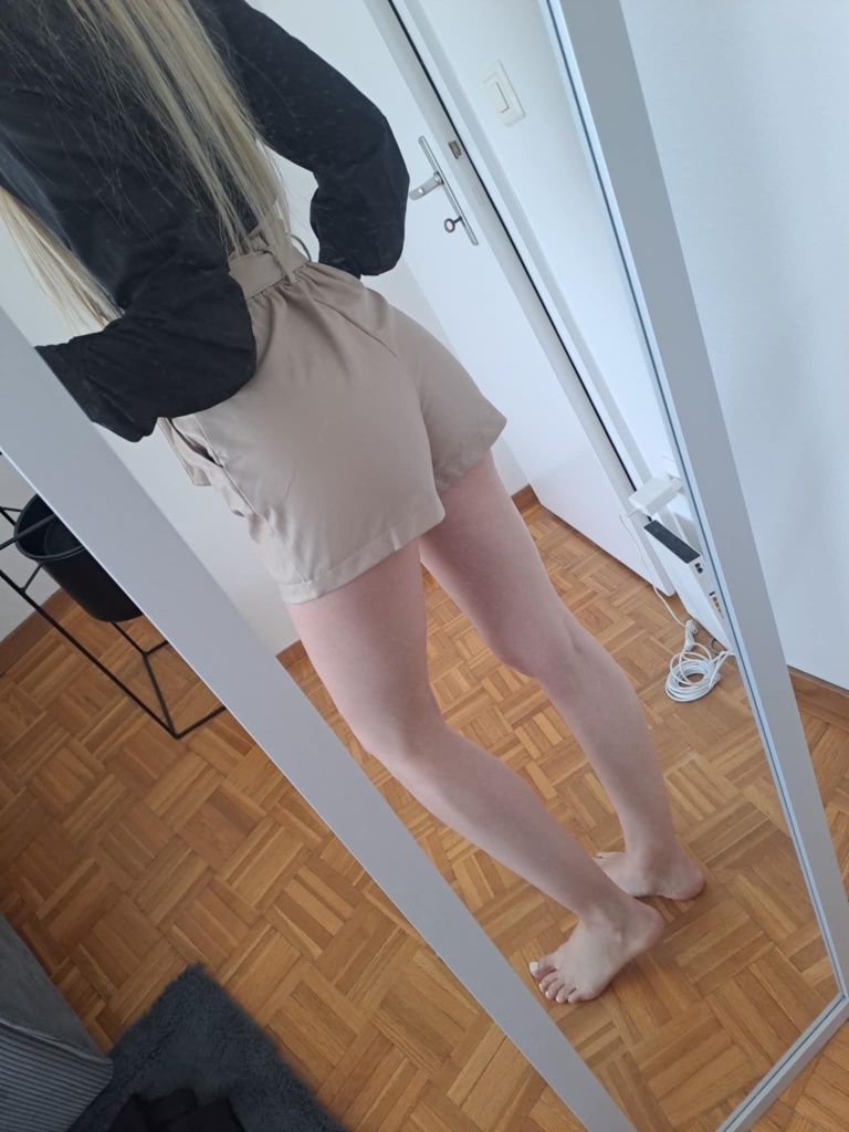 Beżowe szorty AMISU