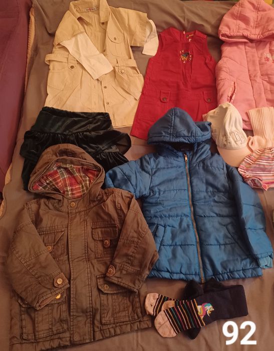 ZESTAW dziewczęcych ubranek  92 i 6 par butów