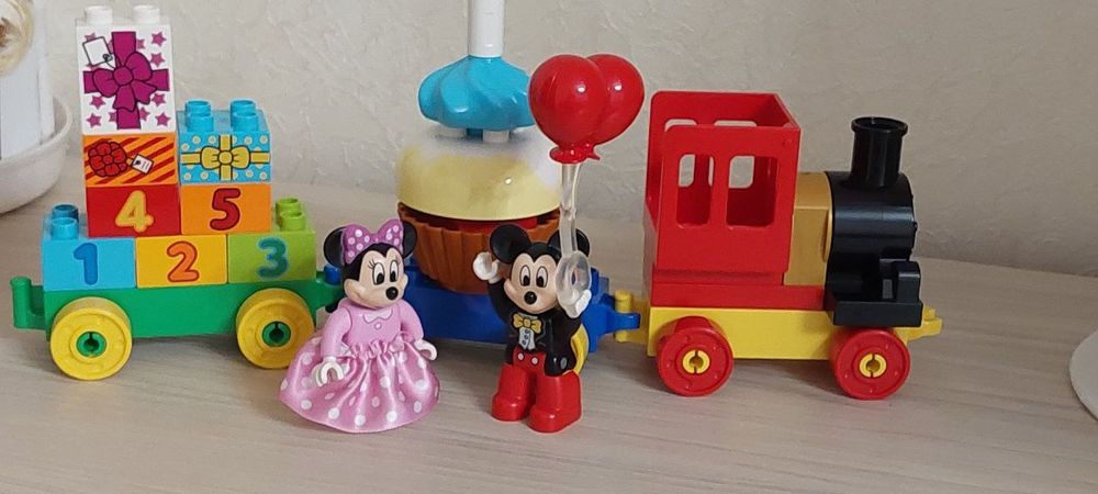 Конструктор LEGO® DUPLO® Disney 10597 День нарождення с Мікки и Мінні